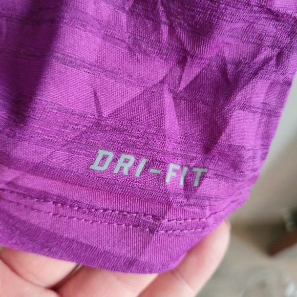 💚 Nike Dry Fit T-shirt - Picture 3 of 14